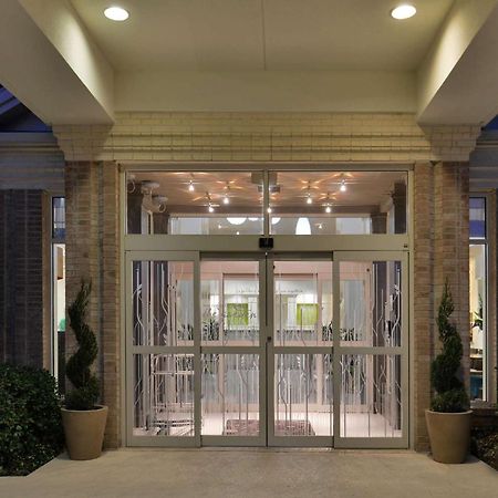 Hilton Garden Inn Addison Εξωτερικό φωτογραφία