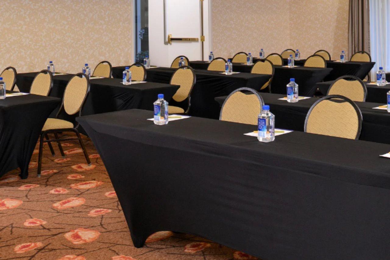 Hilton Garden Inn Addison Εξωτερικό φωτογραφία