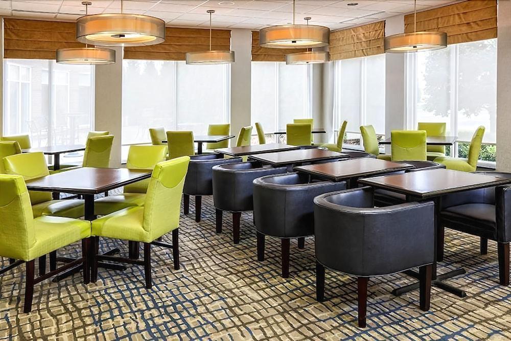 Hilton Garden Inn Addison Εξωτερικό φωτογραφία