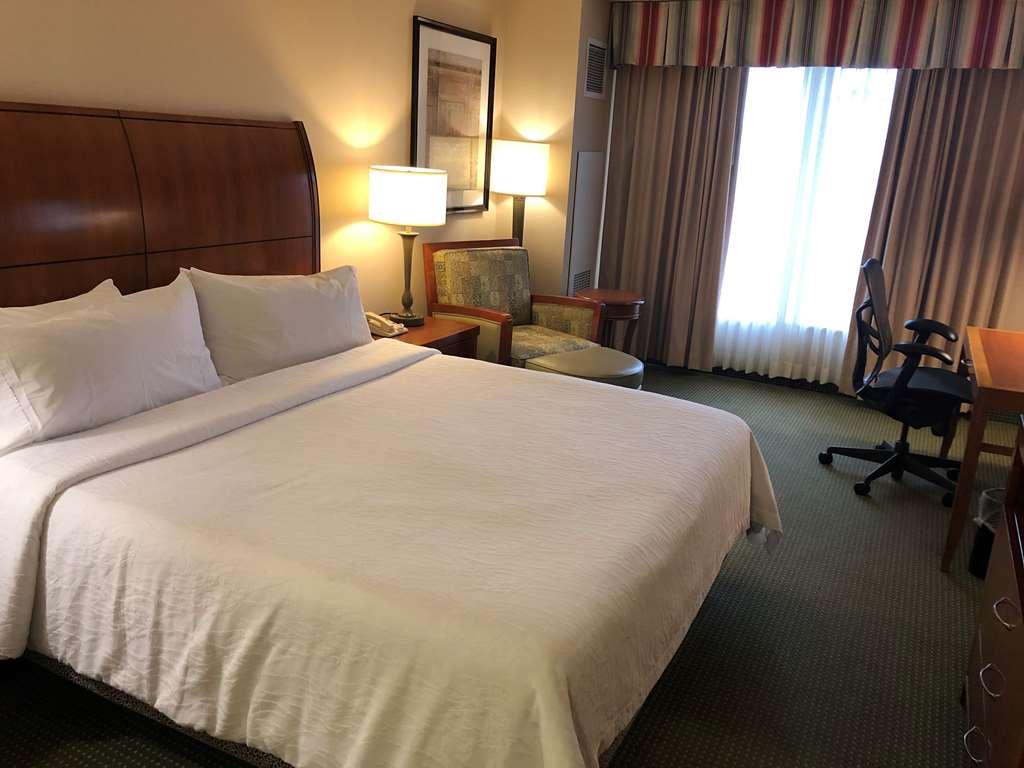 Hilton Garden Inn Addison Δωμάτιο φωτογραφία