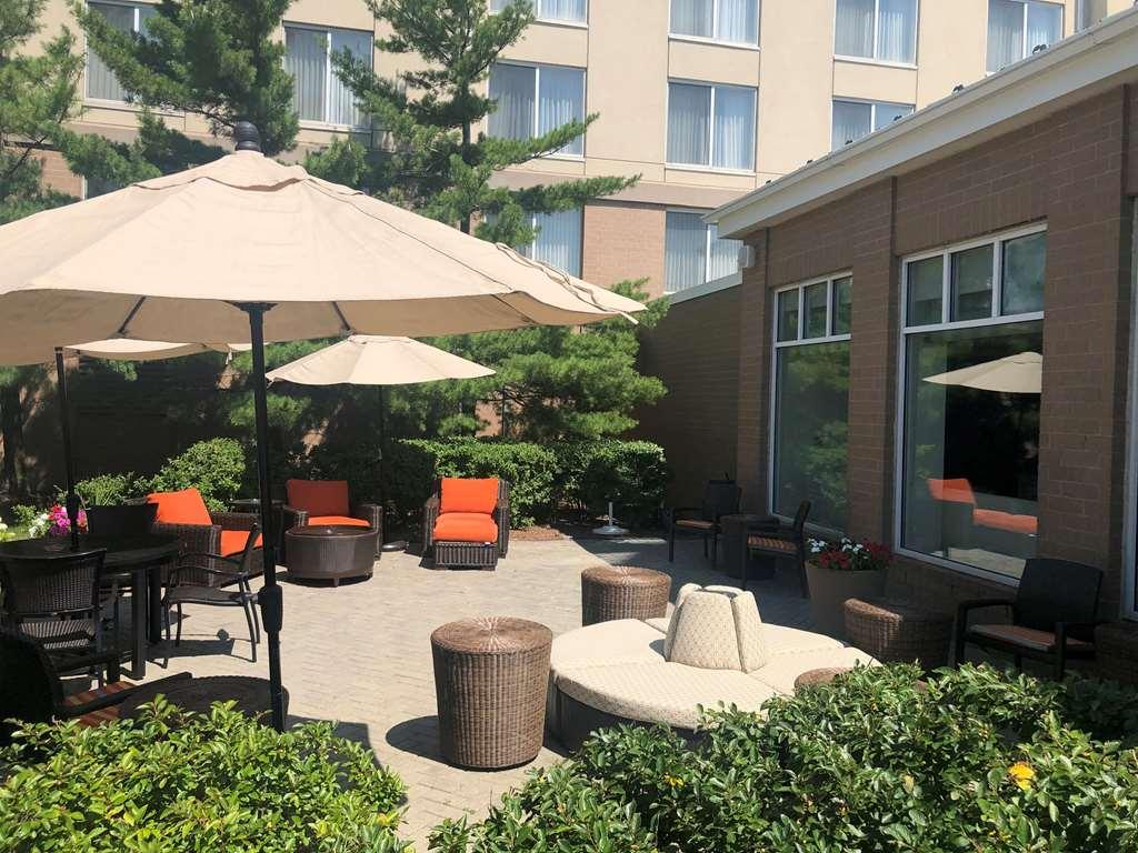 Hilton Garden Inn Addison Εξωτερικό φωτογραφία