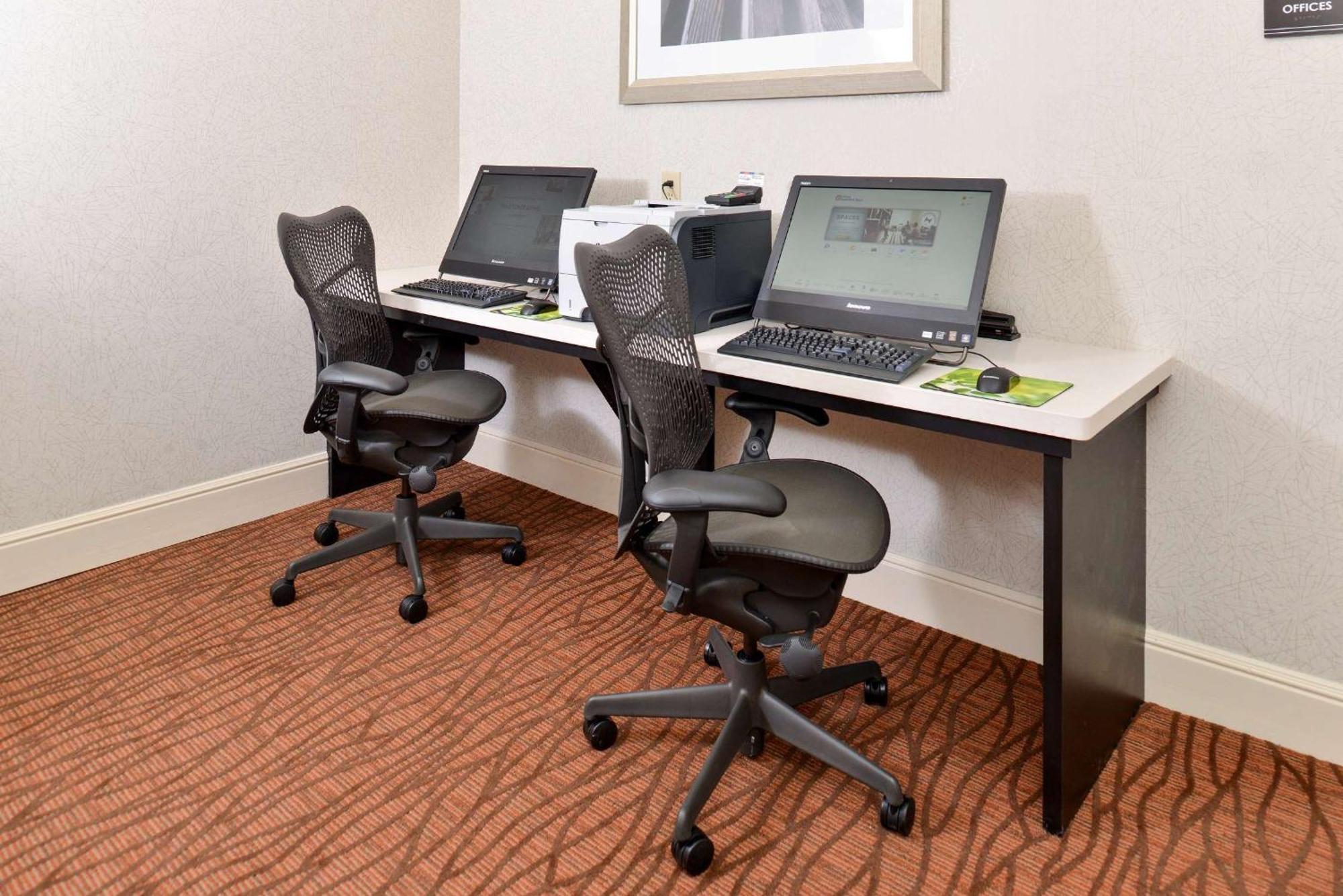 Hilton Garden Inn Addison Εξωτερικό φωτογραφία