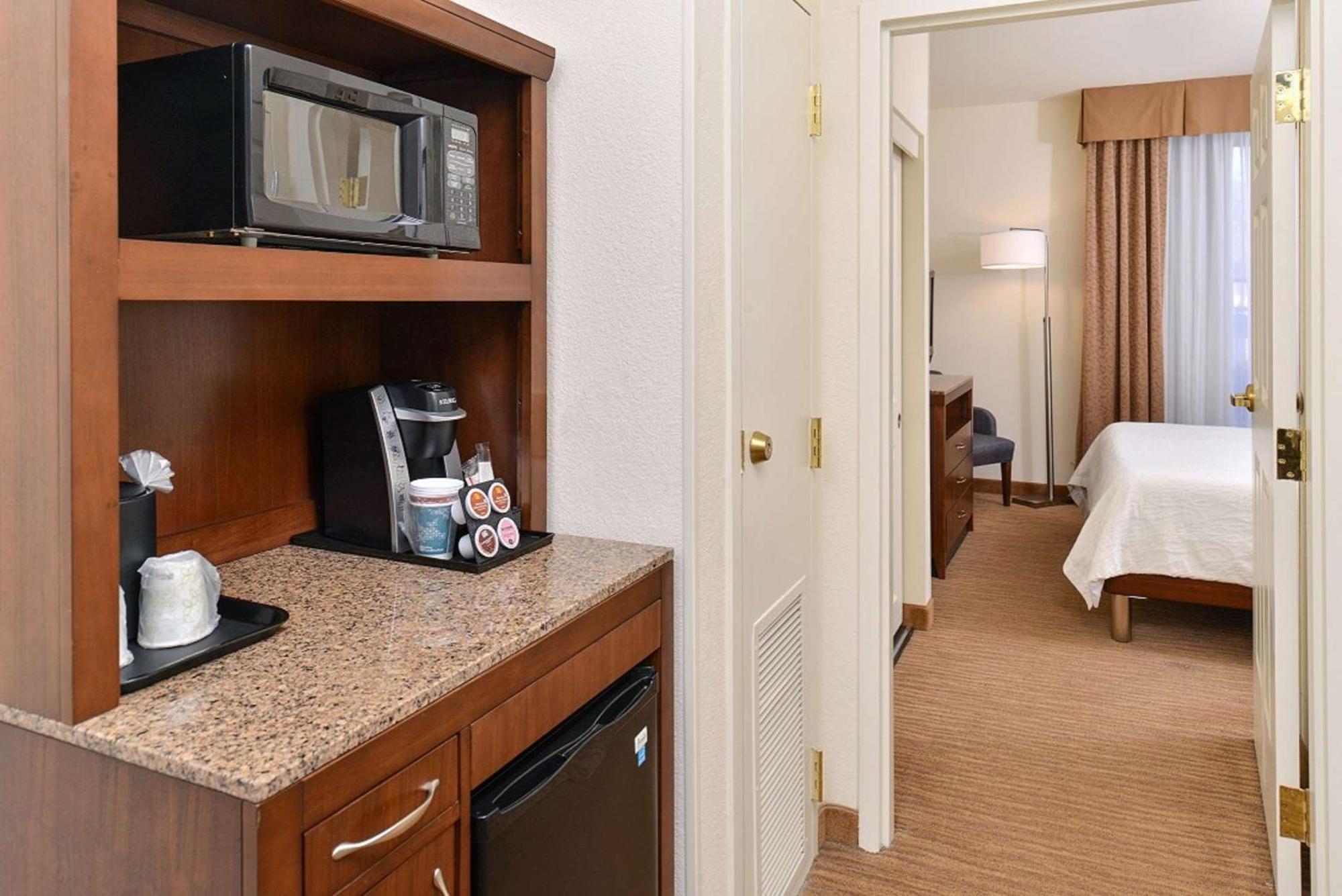 Hilton Garden Inn Addison Εξωτερικό φωτογραφία