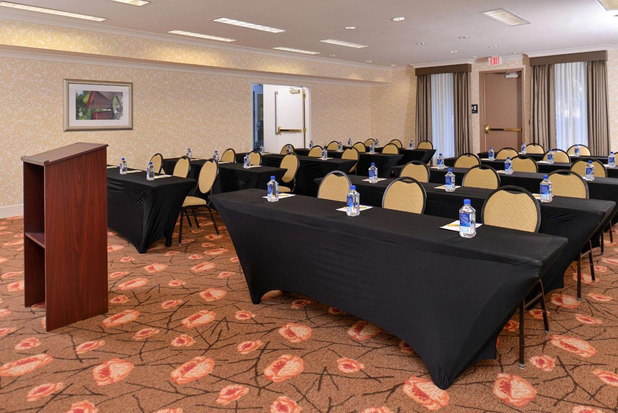 Hilton Garden Inn Addison Εξωτερικό φωτογραφία