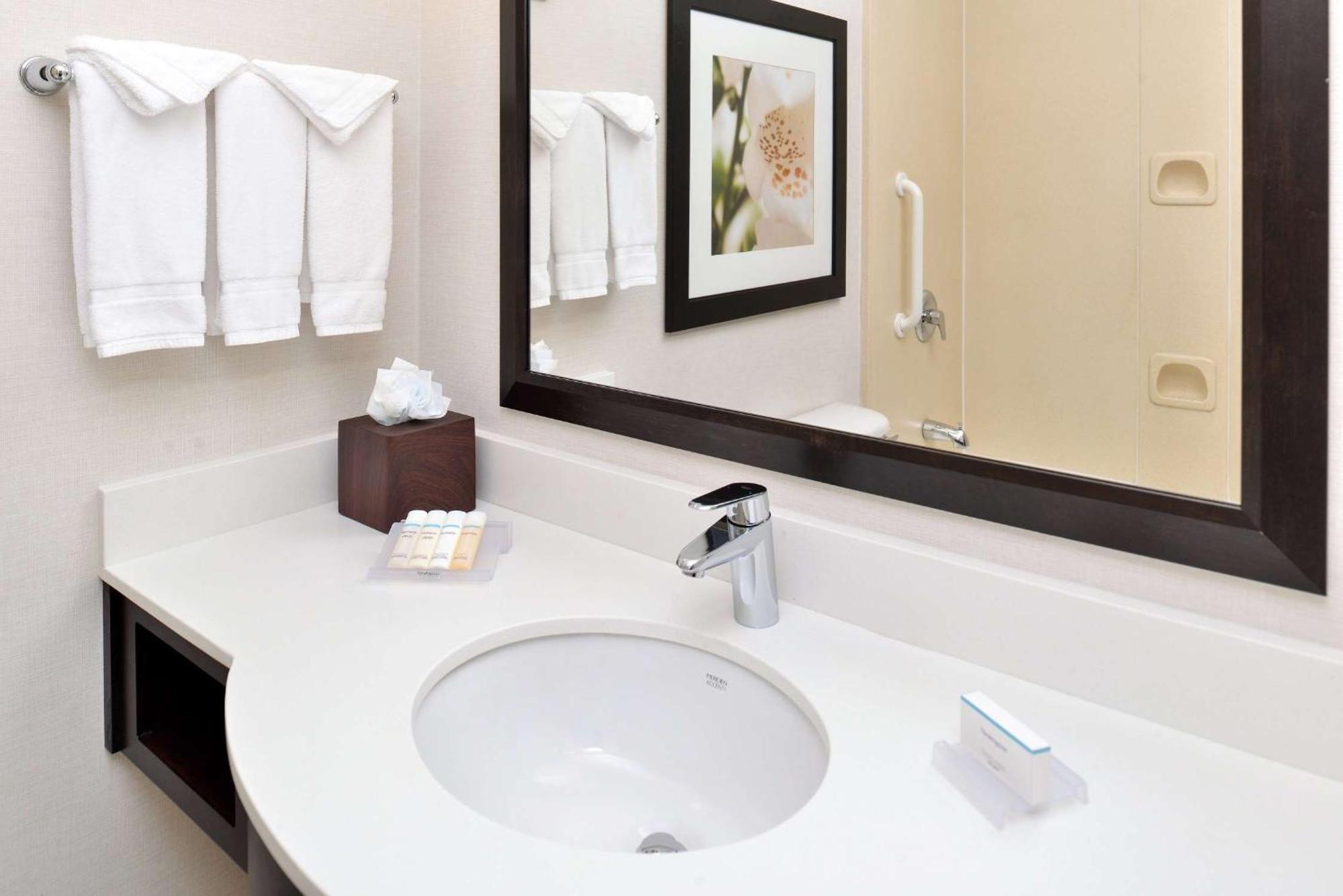 Hilton Garden Inn Addison Εξωτερικό φωτογραφία