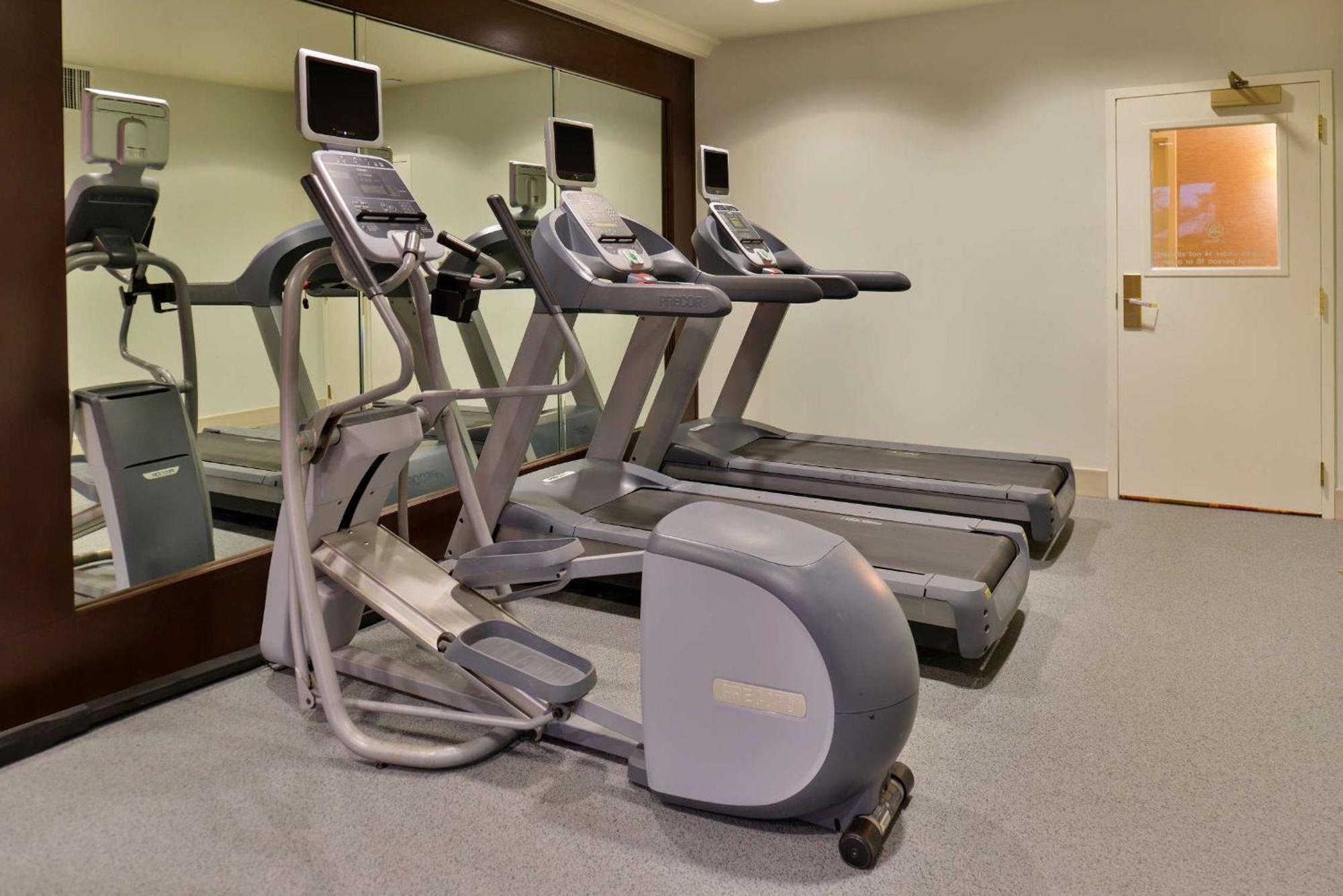 Hilton Garden Inn Addison Εξωτερικό φωτογραφία