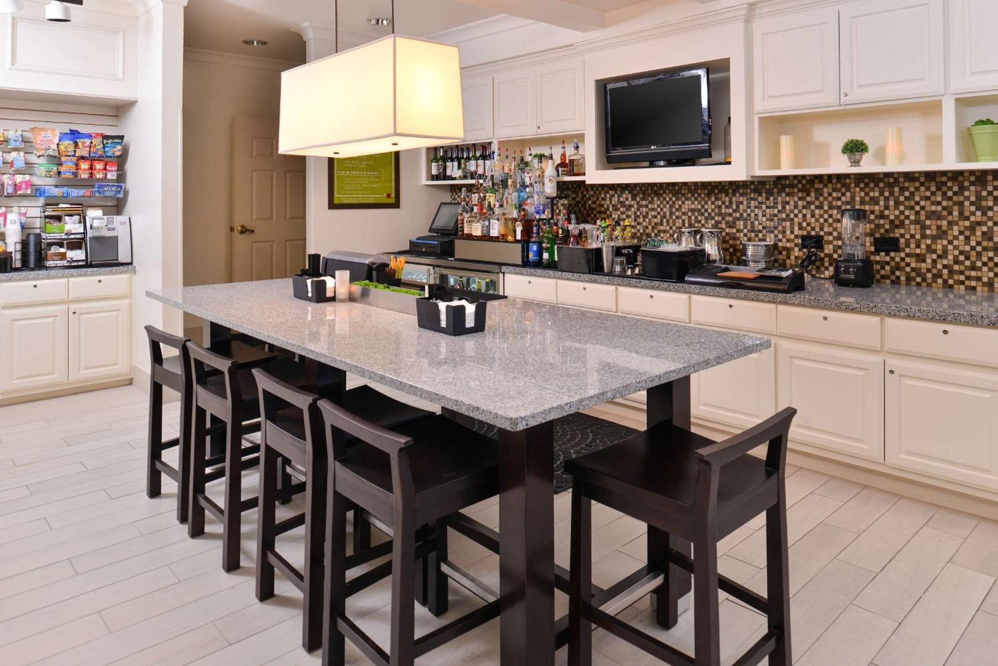 Hilton Garden Inn Addison Εξωτερικό φωτογραφία
