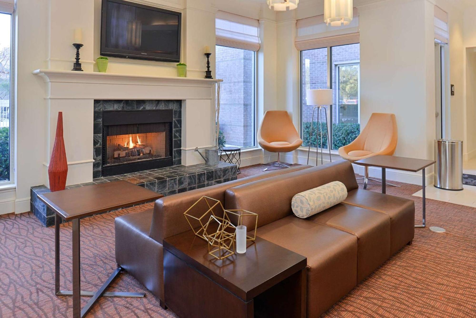 Hilton Garden Inn Addison Εξωτερικό φωτογραφία