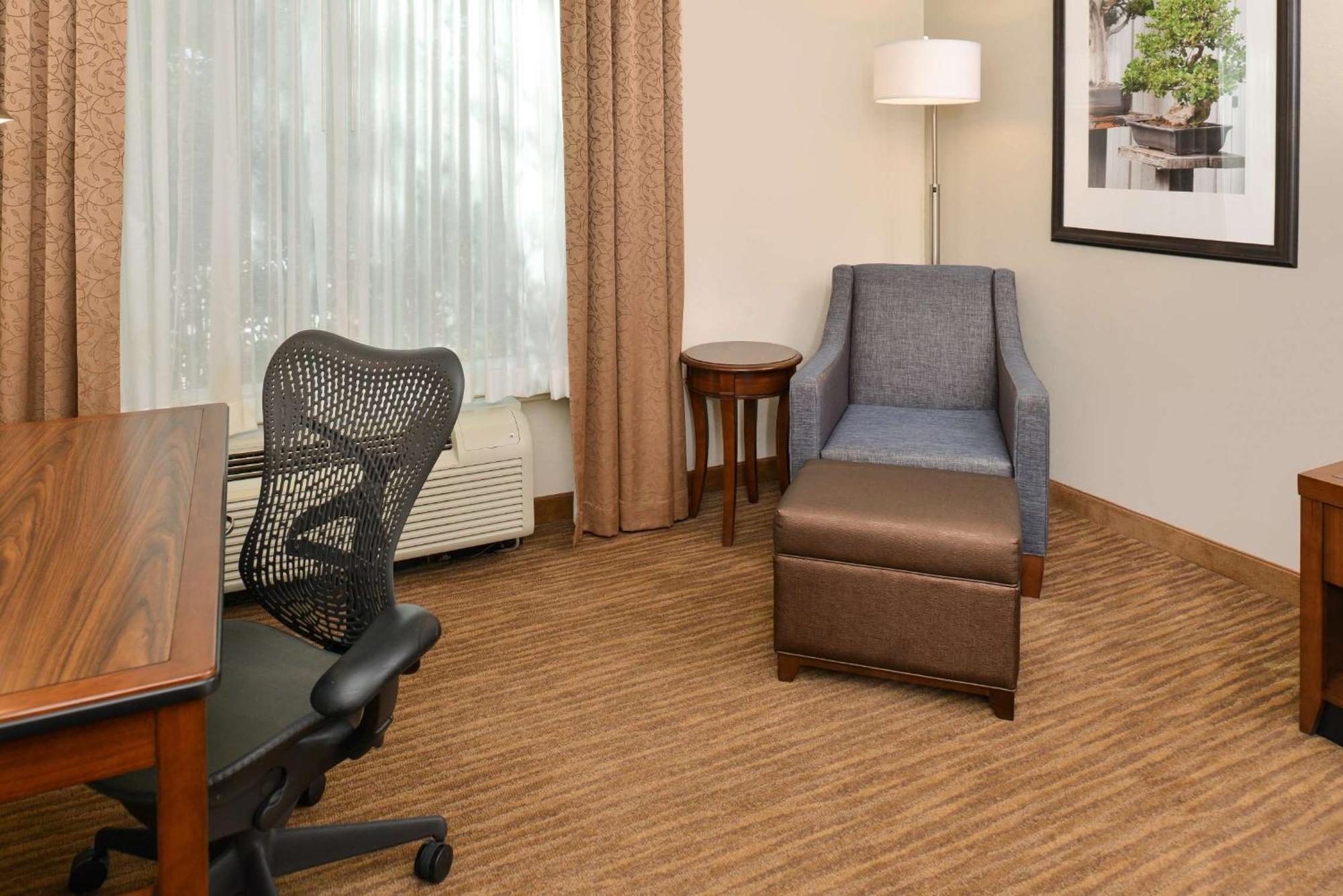 Hilton Garden Inn Addison Εξωτερικό φωτογραφία
