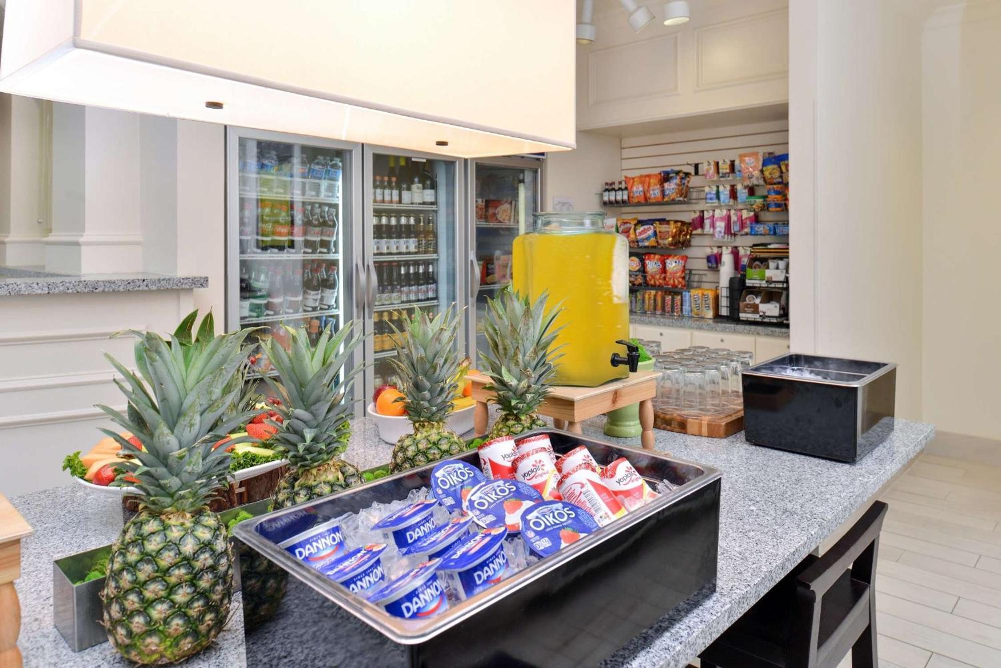 Hilton Garden Inn Addison Εξωτερικό φωτογραφία