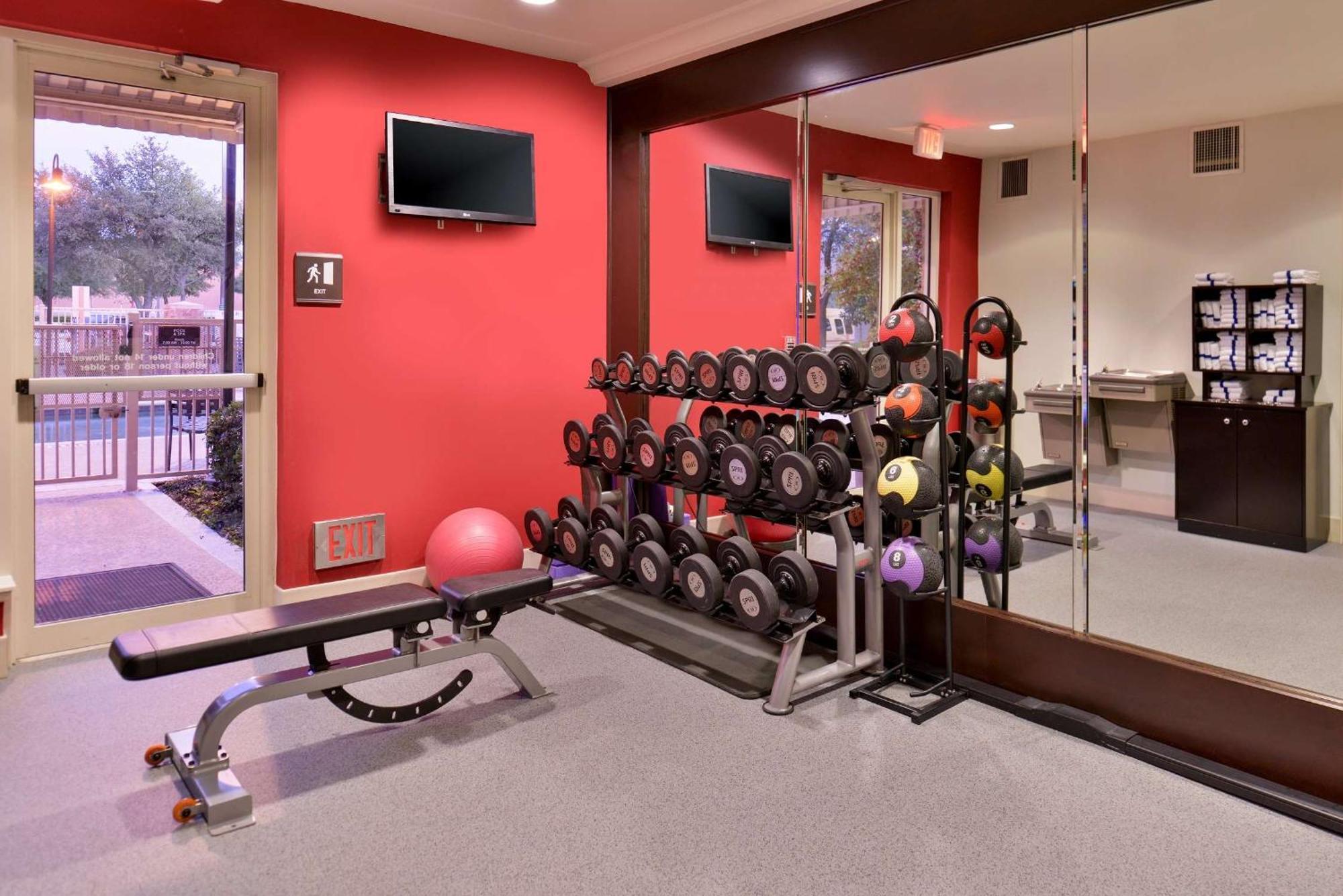 Hilton Garden Inn Addison Εξωτερικό φωτογραφία