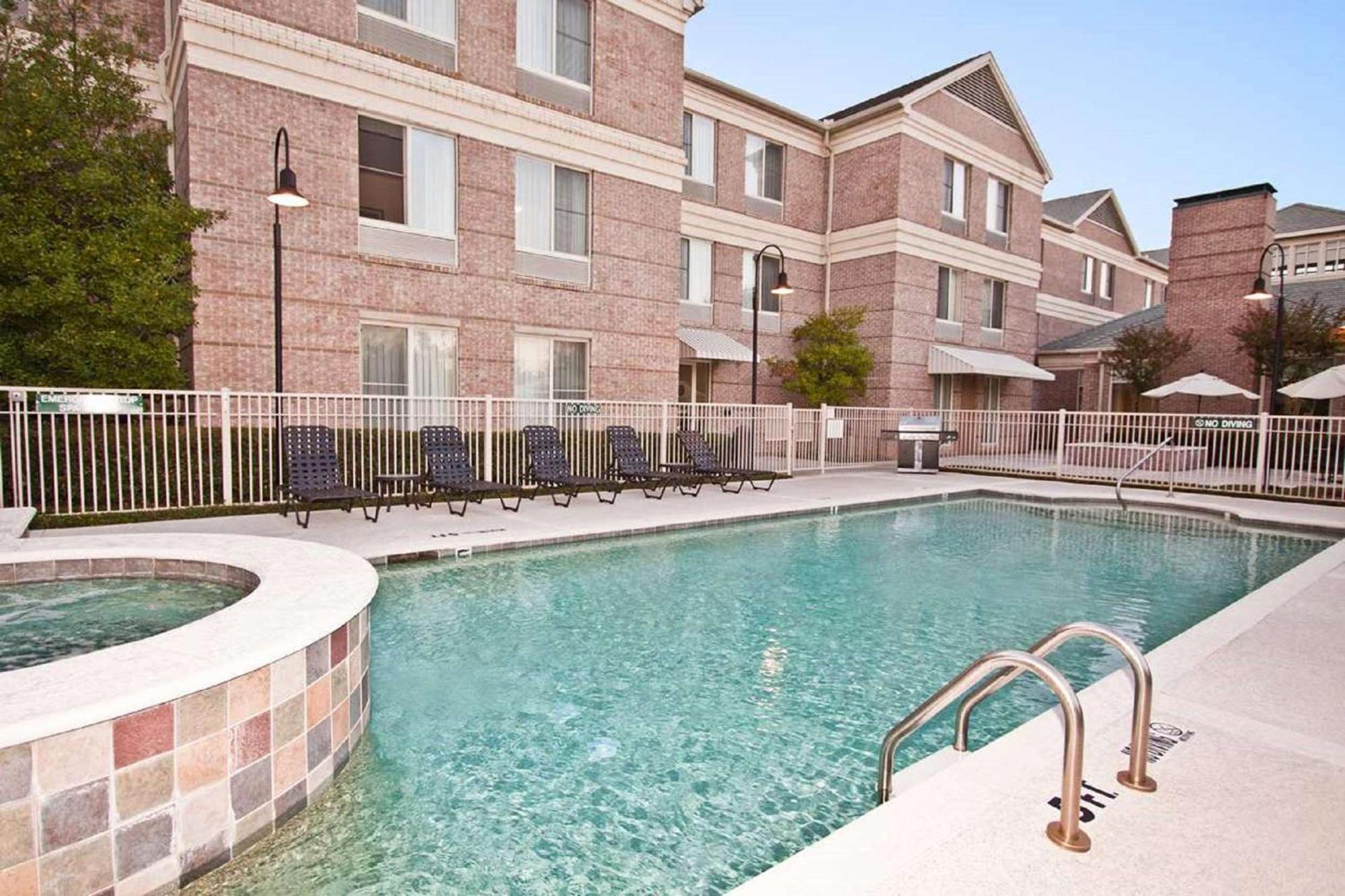 Hilton Garden Inn Addison Εξωτερικό φωτογραφία