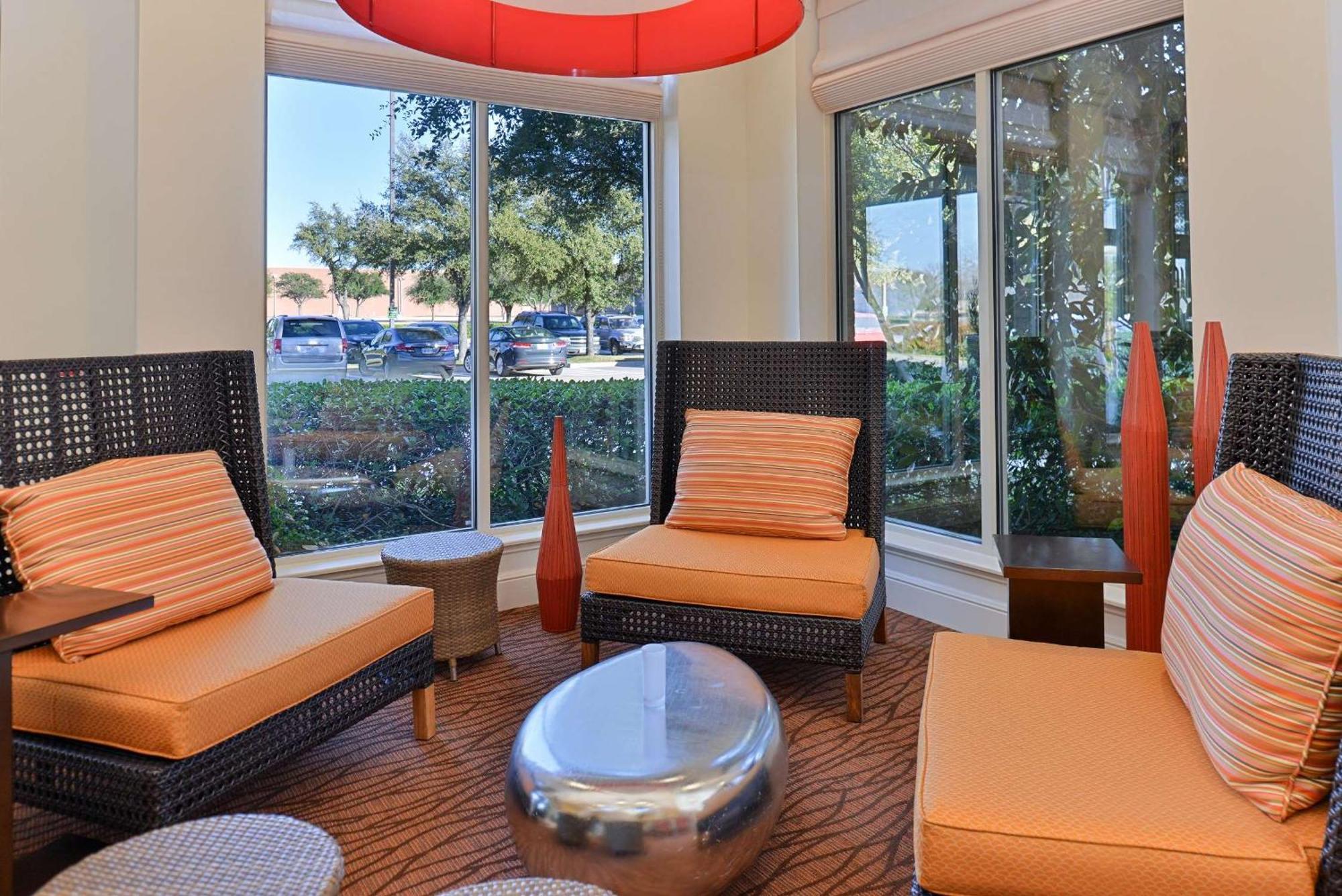 Hilton Garden Inn Addison Εξωτερικό φωτογραφία